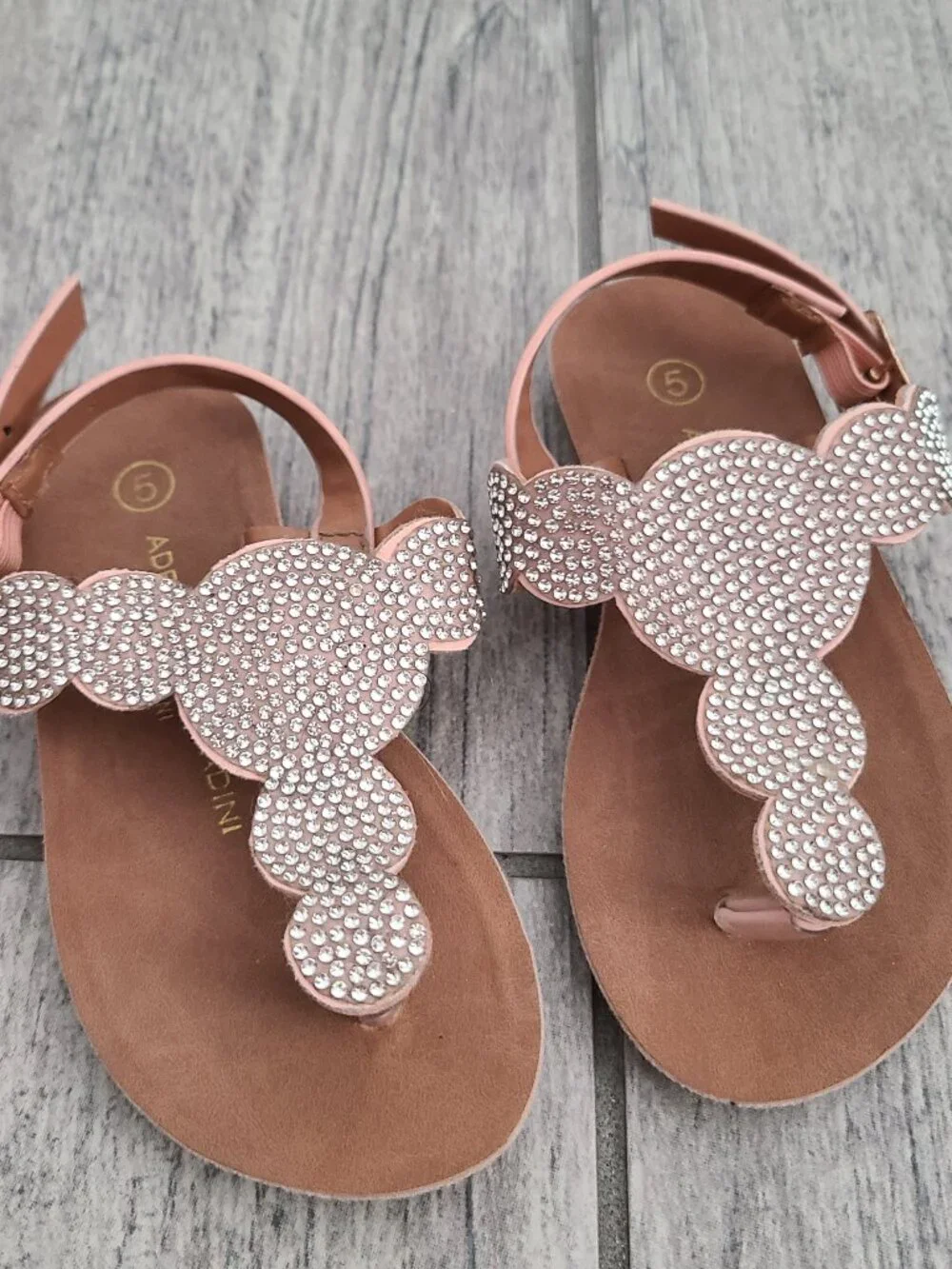 Adrienne Vittadini Girls Pink & Brown Rhinestone Thong Sandals Size 5